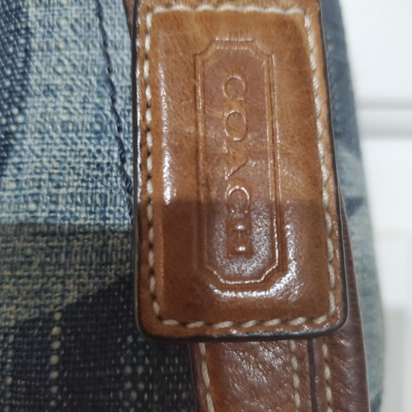 Preowned Vintage Coach Legacy Limited Edition Signature C Shoulder Bag~ Denim - Picture 4 of 15